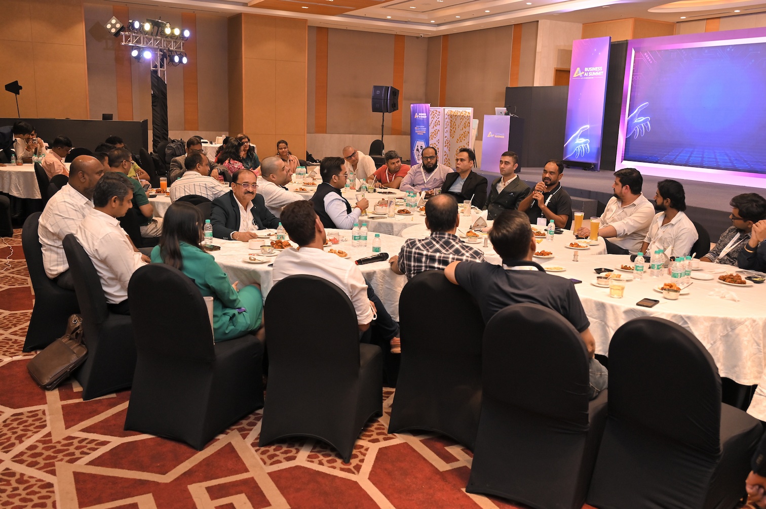 Business networking: Peer discussions over meals
